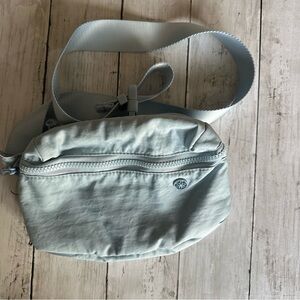 PREOWNED GAIAM BLUE CROSS BODY BELT BAG  PURSE